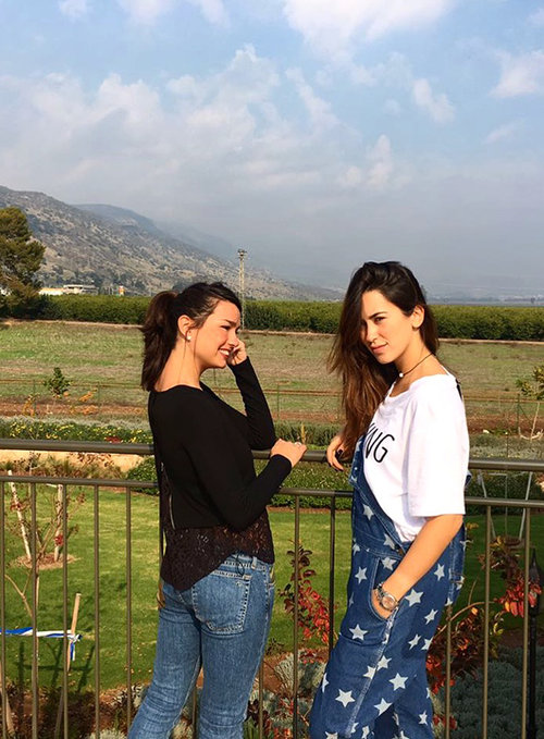 מול הנוף הגלילי בגליליון