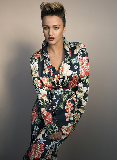 חליפה זארה | צילום: דביר כחלון | ניהול קריאייטיב: טל קליינבורט | סטיילינג: מזל חסון