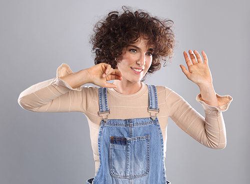 אוברול רנואר, חולצה We Must Shop | צילום וסטיילינג: תמר קרוון אוברול רנואר, חולצה We Must Shop | צילום וסטיילינג: תמר קרוון