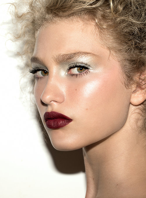 עיניים מטאליות שעושות חשק לדיסקו | איפור ועיצוב שיער: מיקי בוגנים | צילום: שי יחזקאל