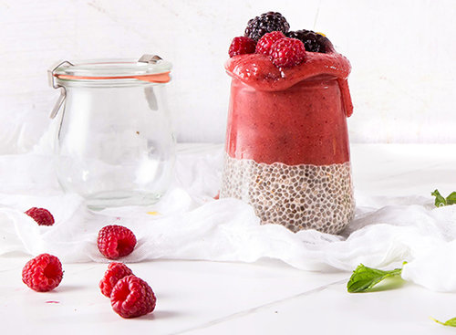 פודינג צ'יה עם קרם פטל | צילום: שרית גופן | סטיילינג: ענת לבל