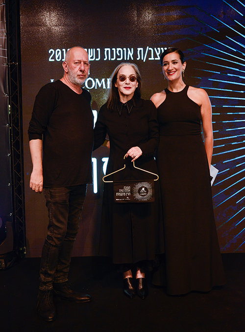 דורין פרנקפורט מקבלת את פרס מעצבת בגדי הנשים של השנה | צילום: פרדי מולי דורין פרנקפורט מקבלת את פרס מעצבת בגדי הנשים של השנה | צילום: פרדי מולי