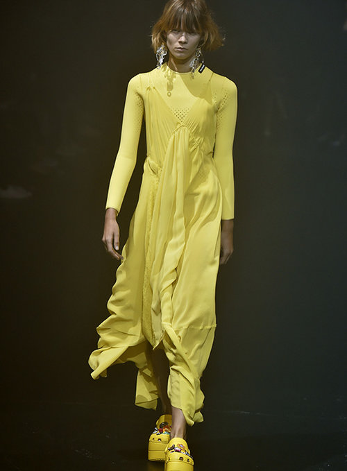 הקרוקס בבלנסיאגה הסיטו את עיננו מכל השאר | צילום: GettyImages