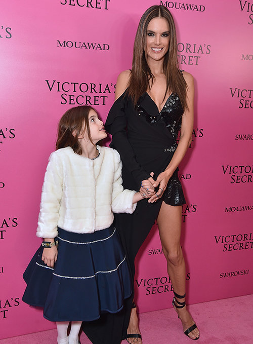 אלסנדרה אמברוסיו מלמדת את הדור הבא איך עושים את זה | צילום: Gettyimages