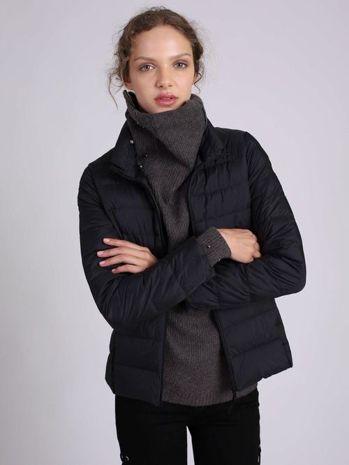 מעיל של יוניקלו יעלה לכן 269 ש"ח | צילום: זוהר שטרית ודור דימנט