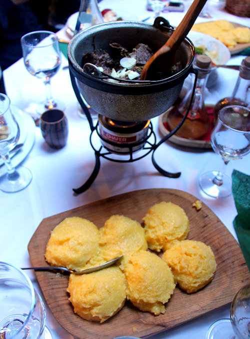 ממליגה במסעדת Cheile Gradistei | צילום: רויטל חורש