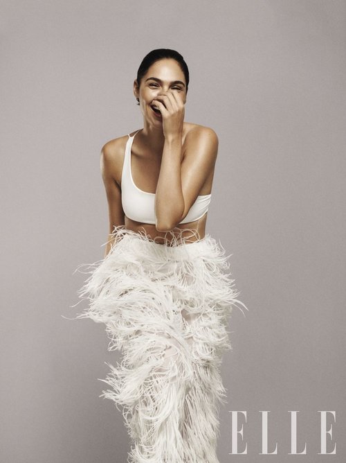 מה כל כך מצחיק שם? גדות למגזין ELLE | צילום: Paola Kudacki