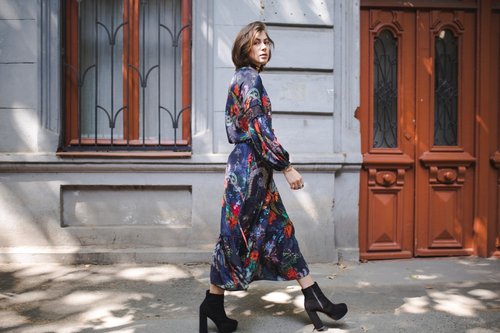 שמלה לארה רוסנובסקי, 1,192 ש"ח במקום 1490 | צילום: ליה גולדמן