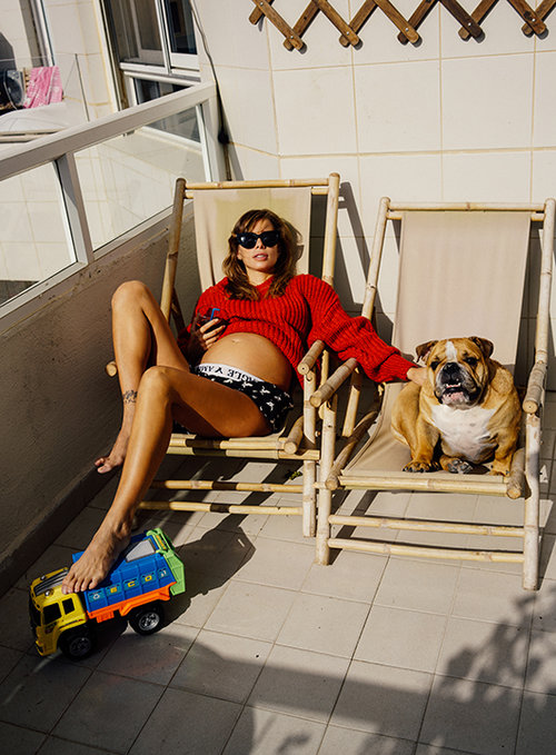 סריג פול אנד בר 199 ש"ח, בוקסר אוסף פרטי, משקפי שמש אוסף פרטי | צילום: אלון שפרנסקי