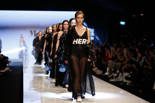 התצוגה של Mews, המותג של המעצבת גל שנפלד בשבוע האופנה תל אביב 2018 | צילום: אדריאן סבל