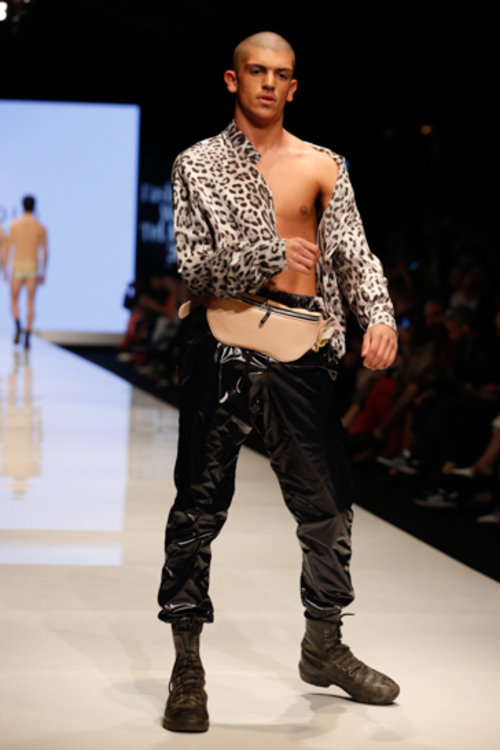 התצוגה של אביתר מייאור בשבוע האופנה תל אביב 2018 | צילום: אדריאן סבל 