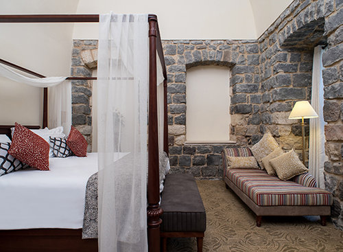 סוויטת ענתיק במלון הסקוטי | צילום: סיון אסקיו