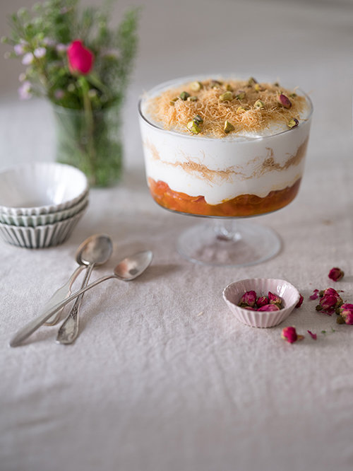 יאמי: יוגורט עם מרמלדת משמש וקדאיף | צילום: אנטולי מיכאלו