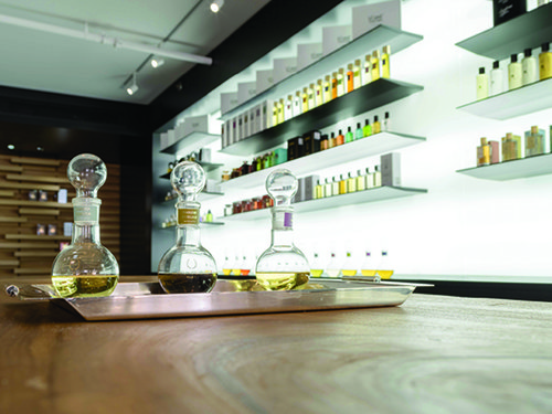 הבשמים של אינדיבידואל קבינט דה פרפום. צילום: עמית שסטוביץ