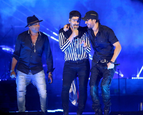 רותם כהן ואנריקה איגלסיאס בהופעה | צילום: סיון פרג'