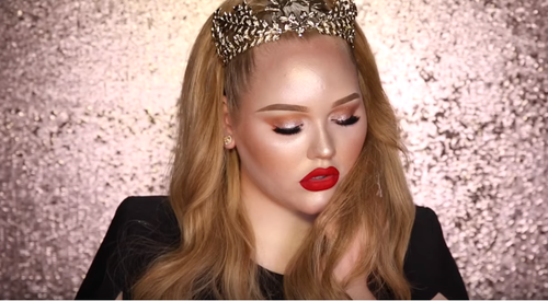 צילום מסך מתוך ערוץ היוטיוב של NikkieTutorials צילום מסך מתוך ערוץ היוטיוב של NikkieTutorials