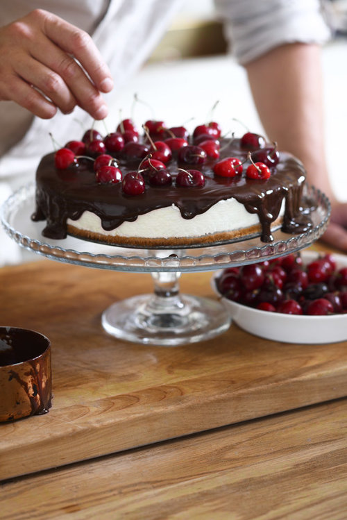 עוגת גבינה על בסיס בצק פריך וציפוי גנאש שוקולד של תום פרנץ | צילום: יח"צ