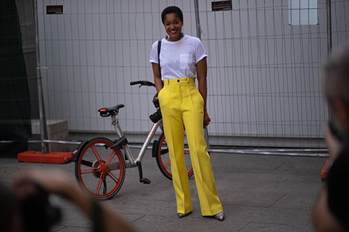 איך אנחנו לא חשבנו על הלוק הזה? | צילום: TheStreetVibe.com איך אנחנו לא חשבנו על הלוק הזה? | צילום: TheStreetVibe.com