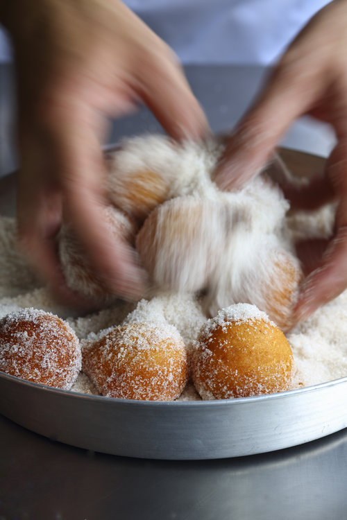 מתכונים לילדים: כדורי דונאט של השף תום פרנץ לקונסטרוקטה | צילום: דן פרנץ