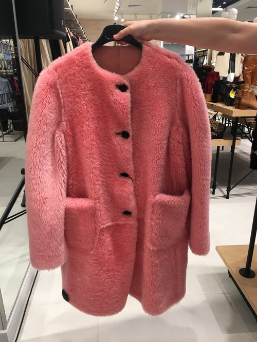 מעיל של מארני | צילום: אביב וינברגר