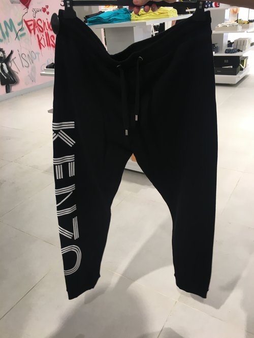 מכנסיים של קנזו | צילום: אביב וינברגר