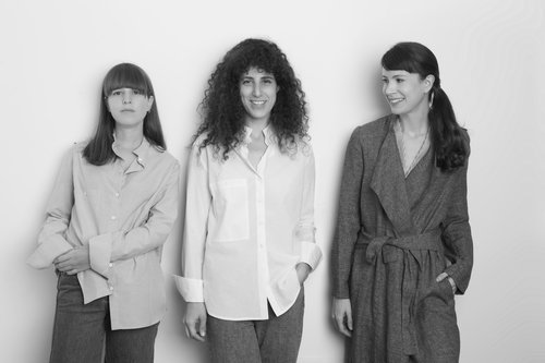 נוי גוז, נועה גור ודפנה פילוסוף ל-Tres | צילום: מירב בן לולו נוי גוז, נועה גור ודפנה פילוסוף ל-Tres | צילום: מירב בן לולו