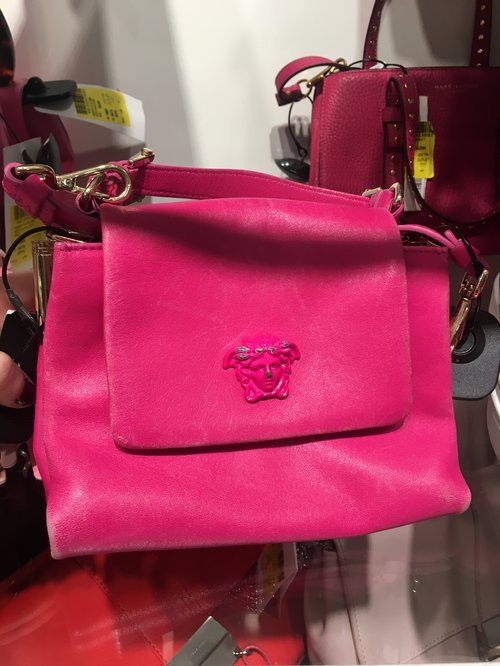 תיק של ורסאצ'ה, מחיר 2009 ש"ח | צילום: אביב וינברגר