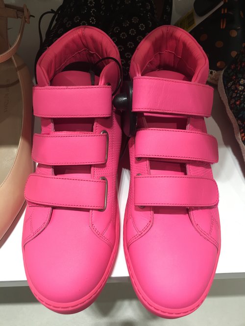 סניקרס של ברברי, מחיר 800 ש"ח | צילום: אביב וינברגר