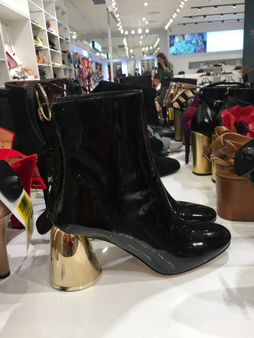 מגפונים של ELLERY מחיר 1,199 ש"ח | צילום: אביב וינברגר