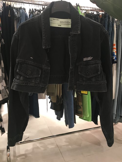 ז'קט ג'ינס של אוף ווייט, מחיר 1,575 ש"ח | צילום: אביב וינברגר