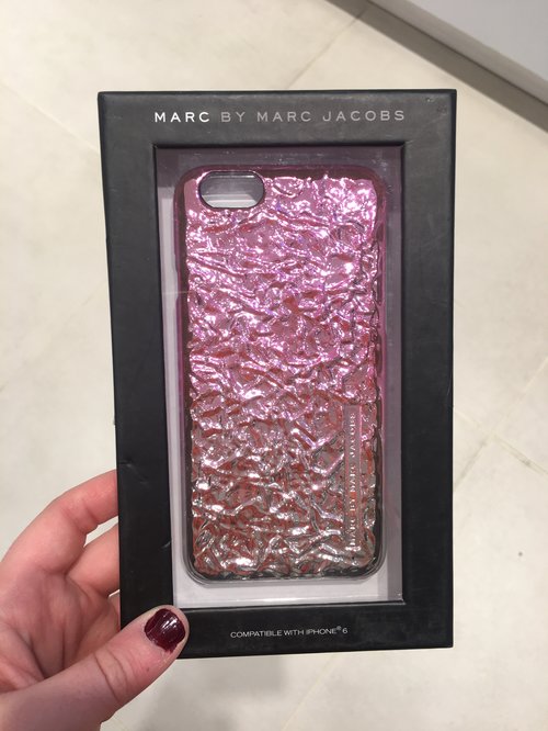כיסוי לאייפון של מארק ביי מארק ג'ייקובס, מחיר 109 ש"ח | צילום: אביב וינברגר