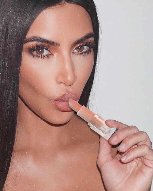 קים קרדשיאן בציפורניים טבעיות | צילום מסך מעמוד האינסטגרם @KKWBEAUTY