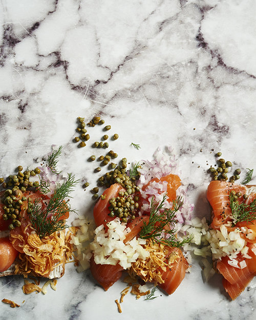 סנדוויץ' סלמון פתוח | צילום: בן יוסטר