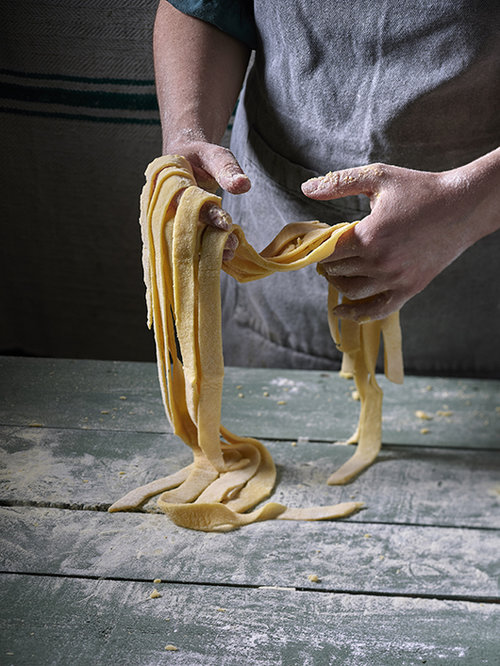 טליאטלה לקט פטריות יער | צילום: אנטולי מיכאלו