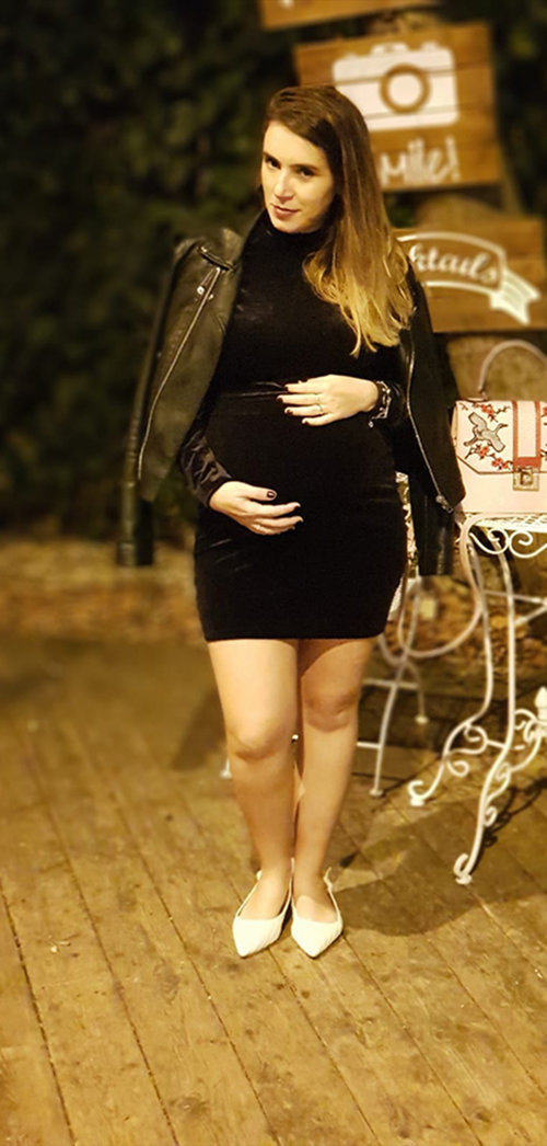 הכותבת בשמלה שחורה קטנה של H&M, מחיר 49 ש"ח | צילום: עידן סימן-טוב