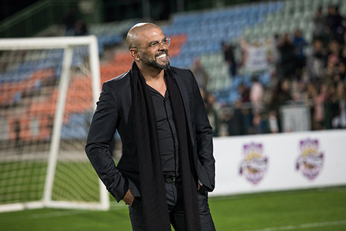 אייל גולן בצילומי הסדרה גולסטאריות | צילום: אוהד קב