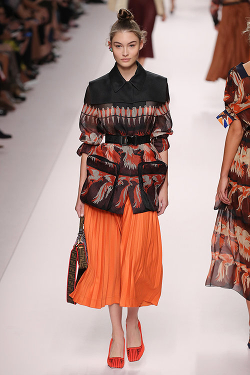 גרייס אליזבת על המסלול של בית האופנה פנדי | צילום: Gettyimages