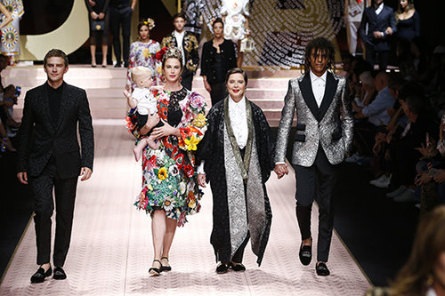 איזבלה רוסלני על המסלול של דולצ'ה וגבאנה | צילום: Gettyimages