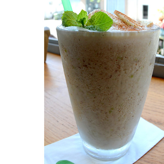 משקה בננה, דבש וגרנולה של לאביט