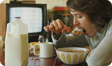 יש לסעוד ארבע שעות לאחר שקמים מהמיטה