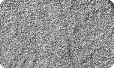 צֶמֶנְט - אבקה מאדמת חרסית ומאבן גיר, שנגרסו יחד. כשמוספים לתערובת מים מתקבל חומר דביק, שמתקשה ל