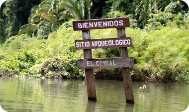 השלט הרעוע התקוע במי נהר פסיון הוא הציון היחיד למיקומה של סייבל במעבה יערות פטן