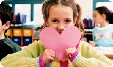 לילד עם בעיות תקשורת יש קושי לתאם בין הרגשות והרצונות שלו לבין ההתנהגות והמילים, ולכן התנהגותו אינה מאורגנת. הטיפול מבוסס ברובו על 