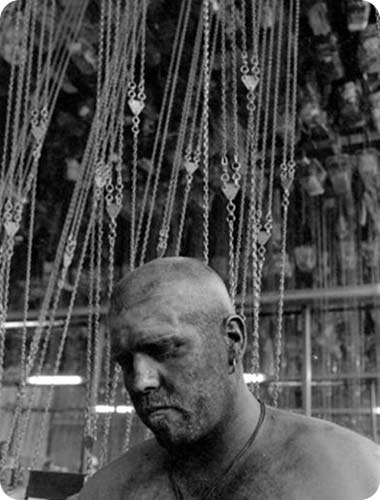 אחרי משמרת, לפני מקלחת, יש גם מי שחוטף תנומה