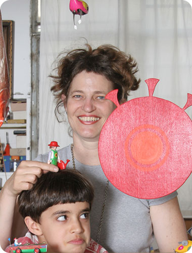 התחושה שלי היא שצריך לעזוב את הילדים לנפשם, לתת להם לגדול בשקט