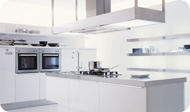 בניגוד למטבחים האירופאיים, המטבחים בישראל פתוחים לחלל הבית (תמונה: זיו)