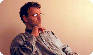 לני רביץ, תרפיסט ומנהל מכון הגשטאלט (זרם בפסיכולוגיה) בישראל, מנחה סדנאות אופטימיות וצחוק