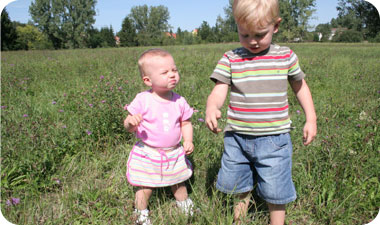 יש לחזק את ההתנהגויות הבוגרות של האחים [אילוסטרציה: photos to go