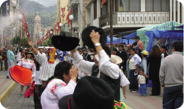 בזמן הפייסטה יוצאות עשרות להקות לרחובות 