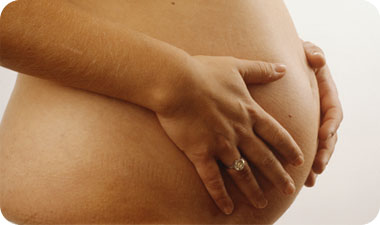 האם את חווה התכווצויות לא סדירות ברחם? איך תדעי להבדיל בינן לבין הצירים ה